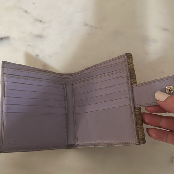 Gucci Lilac Trim Wallet - Picture 9 of 14